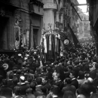 AUTOR DESCONEGUT. Processó cívica de la Senyera en els anys 1930 al carrer de la Sang. 1930. ES.462508.ADPV / Col·lecció Corbín, imatge nº 10188