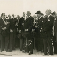 AUTOR DESCONOCIDO. Alcalá Zamora, Maciá y otras autoridades en el Puerto de Valencia, esperando los restos de Blasco Ibáñez. 1933. ES.462508.ADPV/Fondo Fotográfico, nº 08881