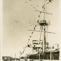 AUTOR DESCONOCIDO. El acorazado Jaime I con los restos mortales de Blasco Ibáñez haciendo su entrada en el Puerto de Valencia. 1933. ES.462508.ADPV/Fondo Fotográfico, nº 08885