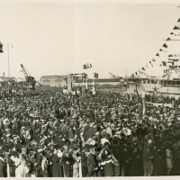 AUTOR DESCONOCIDO. Recibimiento al acorazado Jaime I que hace su entrada en el Puerto de Valencia, con los restos mortales de Blasco Ibañez. 1933. ES.462508.ADPV/Fondo Fotográfico, nº 08887