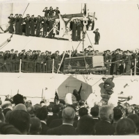 AUTOR DESCONOCIDO. Desembarco del féretro de Blasco Ibáñez en el Puerto de Valencia. 1933. ES.462508.ADPV/Fondo Fotográfico, nº 08890