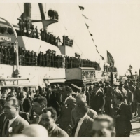 AUTOR DESCONOCIDO. El féretro de Blasco Ibáñez en el Puerto de Valencia tras desembarco del acorazado Jaime I. 1933. ES.462508.ADPV/Fondo Fotográfico, nº 08891 