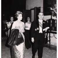 La Duquesa de Alba junto con el Presidente de la Diputación de Valencia Bernardo de Lassala González