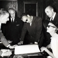 Firma de los príncipes de Mónaco en el libro de honor de la Diputación de Valencia