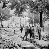 CARLOS SARTHOU CARRERES. La plaza del Españoleto después de las inundaciones de 1923. Xàtiva. 1923. ES.462508.ADPV/Colección Sarthou, imagen nº 00285